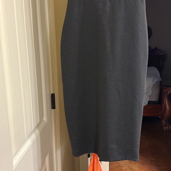 Black elegant tight fitting dress shows off your lovely curves must I say more!l - Picture 5 of 7